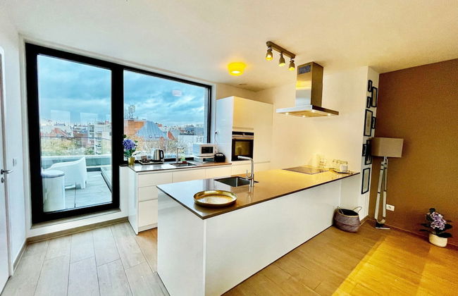 Modern 2BR Penthouse Near Diamond District by Oneluxstay - Foto 40