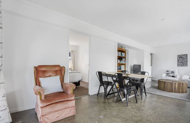 Bright 3-Bedroom Unit - WiFi & Parking - Photo 24