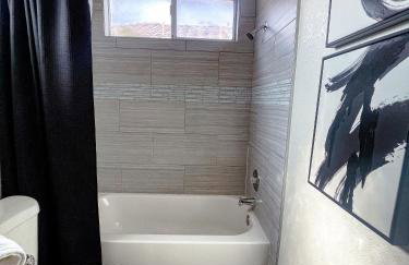 VEGAS GEM 4BDR KING BED Wifi GARAGE PRKNG - Foto 42