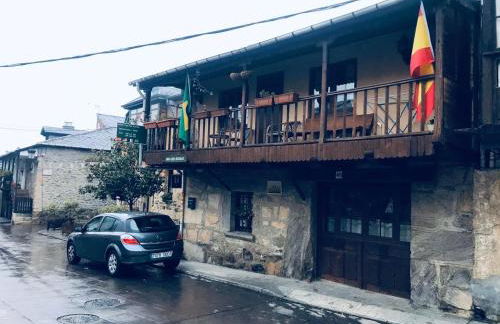 Spacious House in Molinaseca with Mountain View - Foto 1