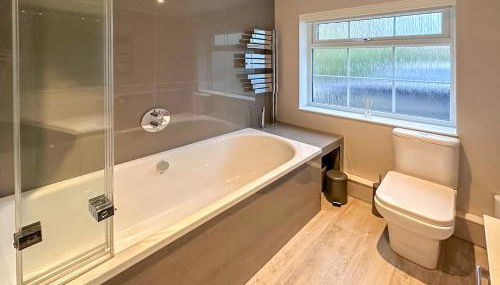 BLUNSDON LODGE - Spacious Bungalow, High Speed Wi-Fi, Free Private Parking, Garden - Foto 3, towels