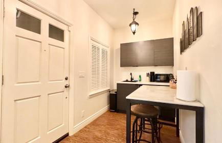 Modern Home, Unwind in a Prime Location - Foto 15