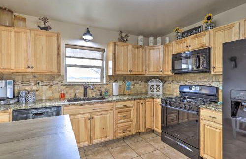 Secluded Cabin with Hot Tub, Game Room and Views! - Foto 12