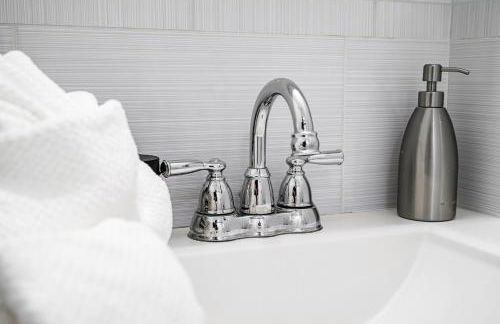 Modern 3BR Townhouse with Private Rooftop & Parking Minutes to NYC - Foto 40