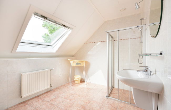 Farmhouse in Rheeze Near Forest and Meadows - Photo 17