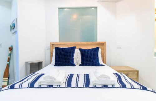 Ocean view, two-level condo with stunning view, decks, fast WiFi & fireplace - Foto 15