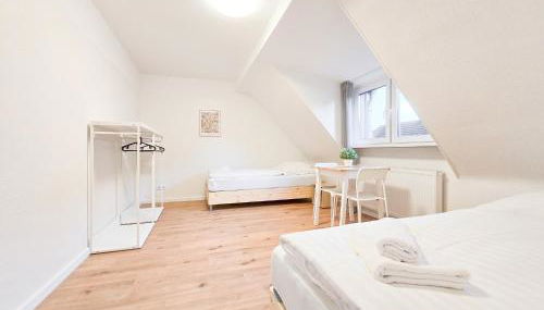 Tolstov Apartments - Monteurwohnung mit 3 Zimmern - Dachgeschoss - Parkplatz - Foto 4, towels, wardrobe, heating