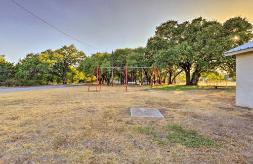 Hot Tub and Fire Pit! Cozy Granbury Escape Near Lake - Foto 68