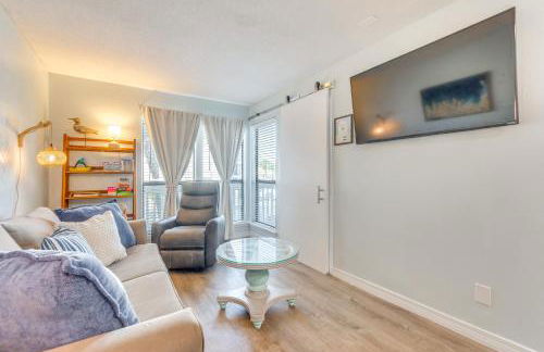 Walk to Beach Resort Retreat with Balcony in Destin - Foto 4