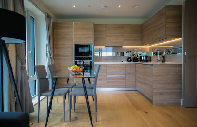 Thames View 2 Bed Apartment With Balcony - Photo 26