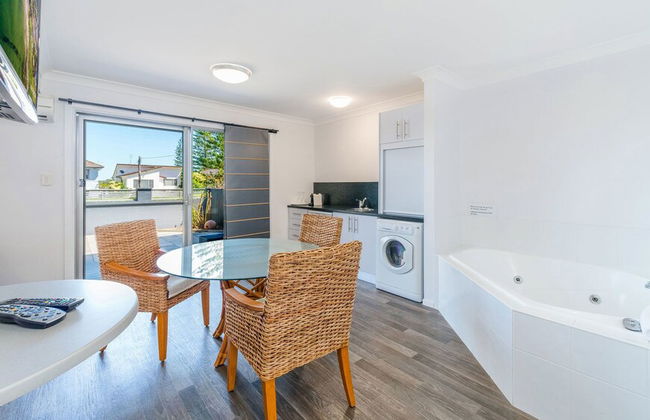 Adrift Apartments - Photo 18