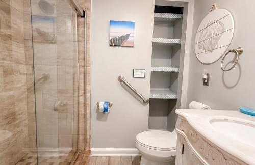 Spacious house- Deep Water Dock Pool Golf Cart Rental available - Foto 24