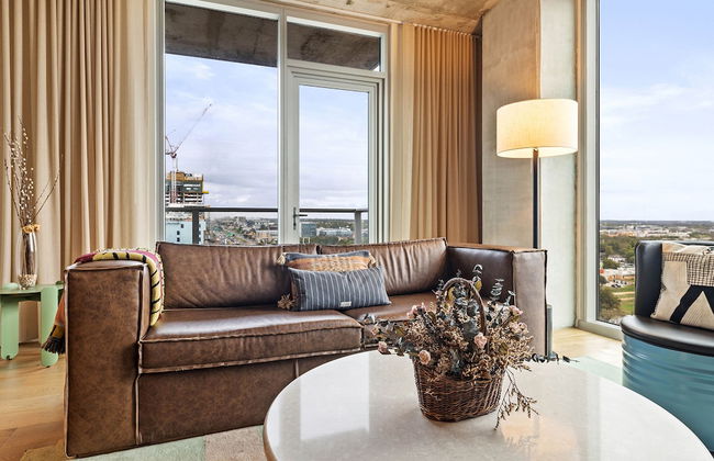 Luxury Downtown High Rise - Foto 12