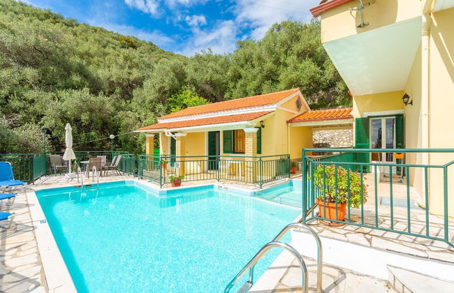 Sofia Large Private Pool Walk to Beach Sea Views A C Wifi Car Not Required - 1552 - Photo 1