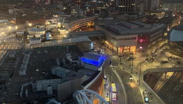The Rotunda - High rise Birmingham City Studio Flat - The Bullring Shopping Mall - TV - Photo 1