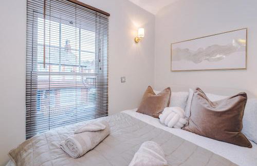 Cosy 3-Bed, Sleeps 5, Free Parking, Long and Short Stays - Photo 30