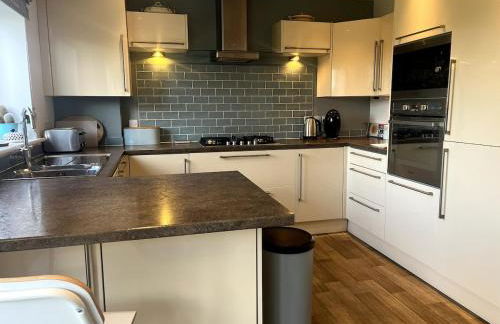 New Forest home - 4-beds and garden - 10 mins from Beach - Photo 27