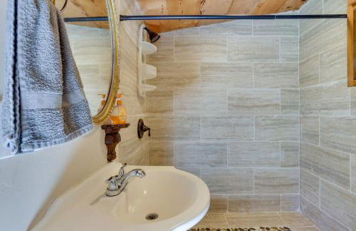 9 Mi to Bass Lake Cabin with Fire Pit in Wishon! - Foto 22