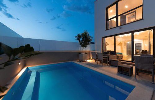 Villa Ampla with heated wellness pool near Poreč - Foto 1