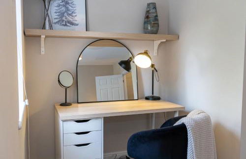 Luxury Spacious 3-Bed City Oasis Just 10 Mins from Centre with Free Parking - Foto 31