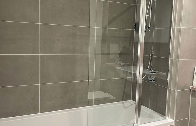 Brand New Stunning 2-bed Apartment in Dagenham - Photo 7