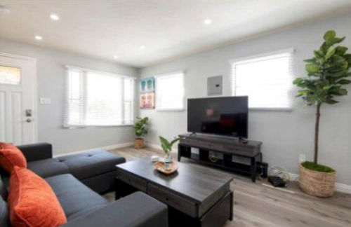 Charming 2BR Condo with Onsite Parking Included - Foto 29