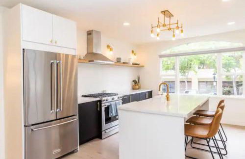 Cheerful 4BD Home in the Heart - Foto 6