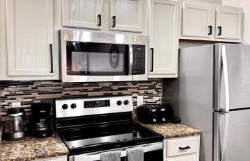 Modern 3BR Retreat with Comfort & Style Near Disney - Foto 14