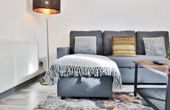 Freckleton House in Town Centre, near Blackpool, Sleeps 6, Free Parking - By NMB Property - Photo 37