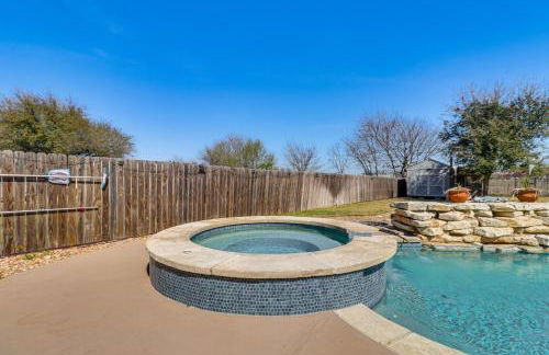 Hot Tub, Pool, and Fire Pit! Solar-Powered Hutto Gem - Foto 25