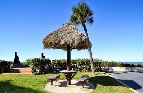 Mont Martre Condo 216 Beachfront 2 bedroom 2 bath at Mont Martre Condos 23117 - Foto 2