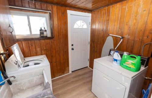 Updated & Comfy Bungalow with Parking Easy Access - Foto 29