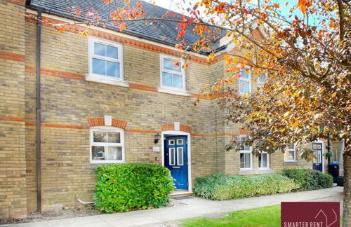 Woking - 2 Bedroom House - Parking - Photo 1