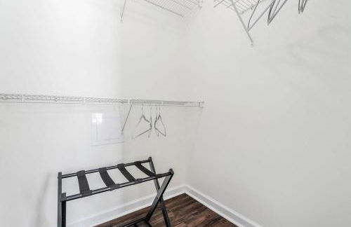 New 4BR 4BA AU Oasis 2 Mins to Downtown & Stadium Sleeps 10 - Foto 25