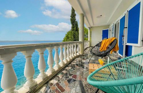 Holiday Home Seafront Escape - Happy Rentals - Photo 52