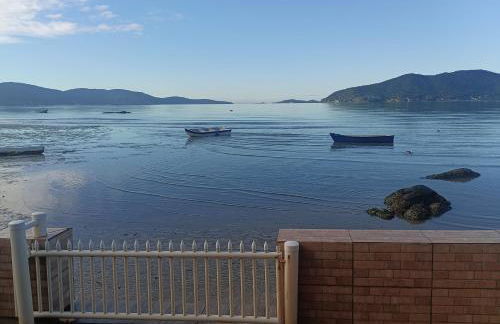 Casa de frente ao mar Enseada de Brito - Photo 1