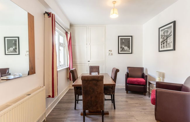 3 Bed Quaint House Town Center - Foto 1