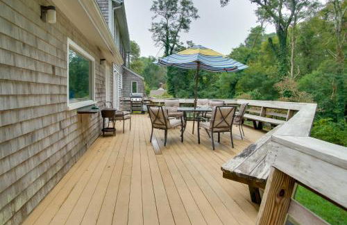 Deck and Grill, Walk to Beaches! Falmouth Retreat - Foto 8