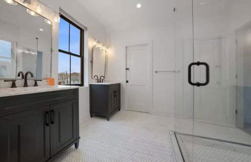 Jungle House Luxury Homes - Columbus Downtown Short North - Near Convention Center & Nationwide Arena - Sleeps up to 15 - Free Parking - Over 5,800 Five Stars - Foto 30