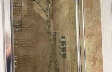 Kensington apartment with 2 bedrooms 1 living room and Patio - Photo 14