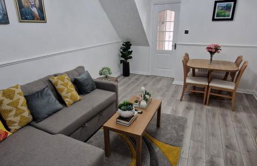 Cosy and Luxurious Home - Photo 1