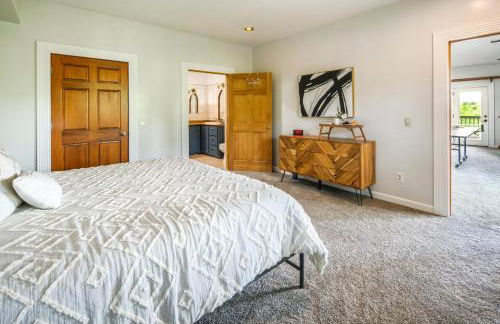 Stunning 4BR Retreat, Deck, Ping Pong, Near Marina - Foto 25