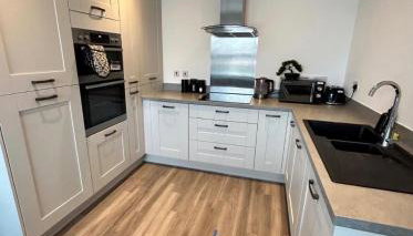 House - Sleeps 8 - Free Parking and Ps5 - Foto 2, stove, dishwasher, toaster