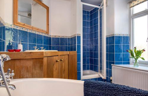 Drake Cottage with Hot tub - Photo 16