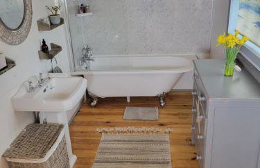 The Retreat 1 bed cabin in the woods - Foto 9