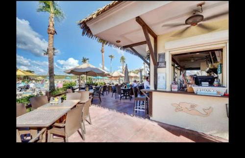 Dreamy Condo 2 minute walk to Beach w King Size Bd - Foto 18