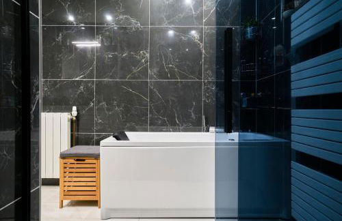 VILLA ARCADIA - Piscine - Spa - Sauna - Cinéma - Jeux d'arcades - Jeux vidéo - Bassin naturel - Jardin - Foto 24