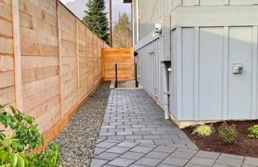 Gorgeous 1 BR Suite in a New House Free Parking - Foto 18