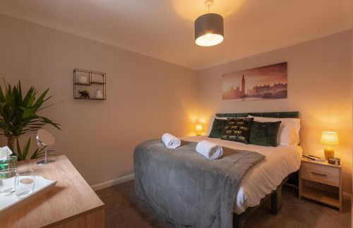 3 Bed Spacious Stylish House, Southampton - Off Road Parking & Private Garden - Sleeps 7, Close to City Centre - by Blue Puffin Stays - Photo 4