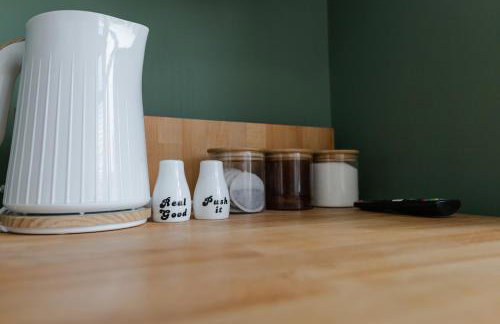 Bay City Studio Apartments - Foto 7